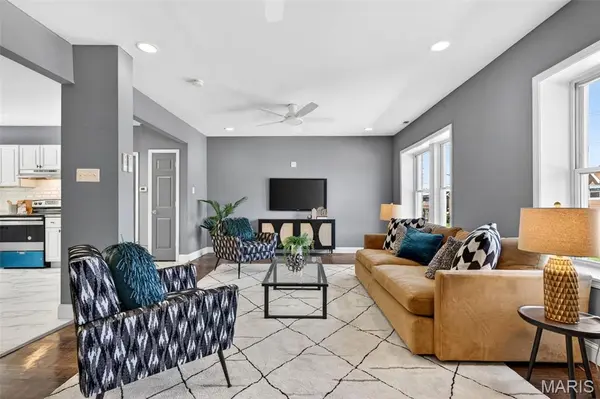 4404 Floriss PL, St Louis, MO 63115