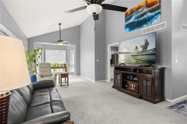 434 Cherokee RD, Four Seasons, MO 65049