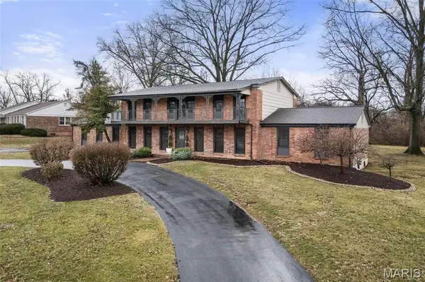11584 New London DR, St Louis, MO 63141