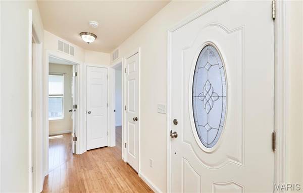 70 Round Table CT, Winfield, MO 63389
