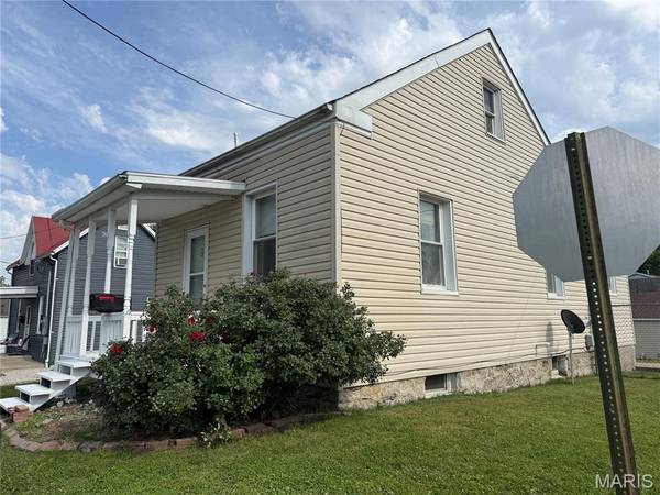 802 E Olive ST, Red Bud, IL 62278