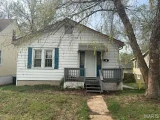 9078 Patrick DR, St Louis, MO 63114