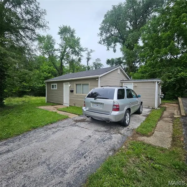 10212 Duke DR, St Louis, MO 63136