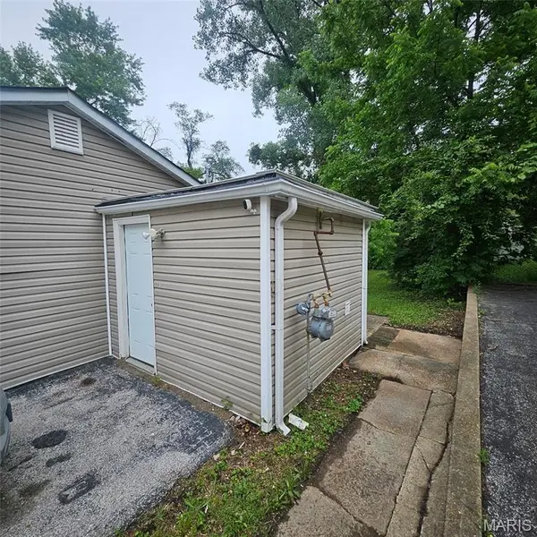 10212 Duke DR, St Louis, MO 63136