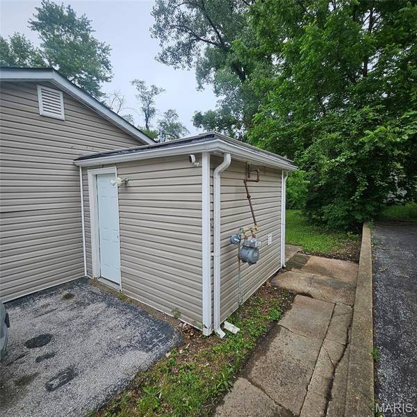 10212 Duke DR, St Louis, MO 63136