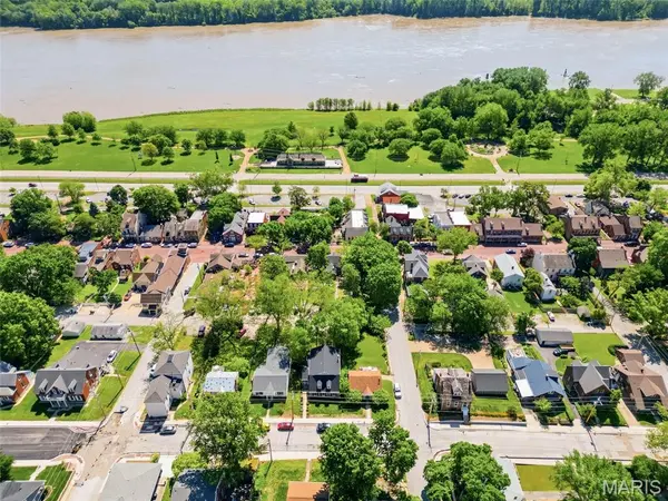 522 S 2nd ST, St Charles, MO 63301