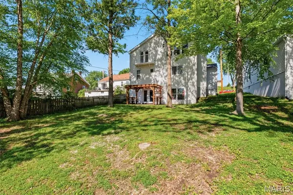522 S 2nd ST, St Charles, MO 63301