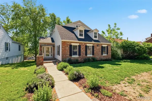 522 S 2nd ST, St Charles, MO 63301