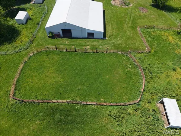 12596 New London Gravel Rd, New London, MO 63459
