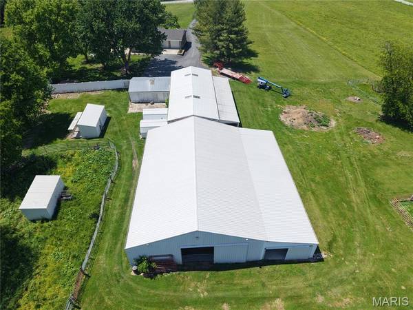 12596 New London Gravel Rd, New London, MO 63459