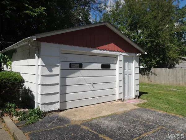 523 E College AVE, Greenville, IL 62246