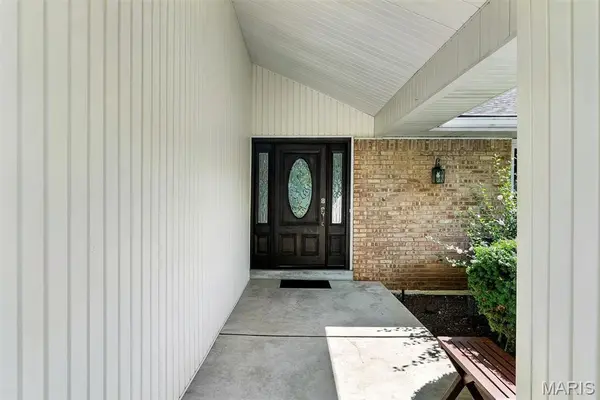 1423 Mautenne DR, Manchester, MO 63021