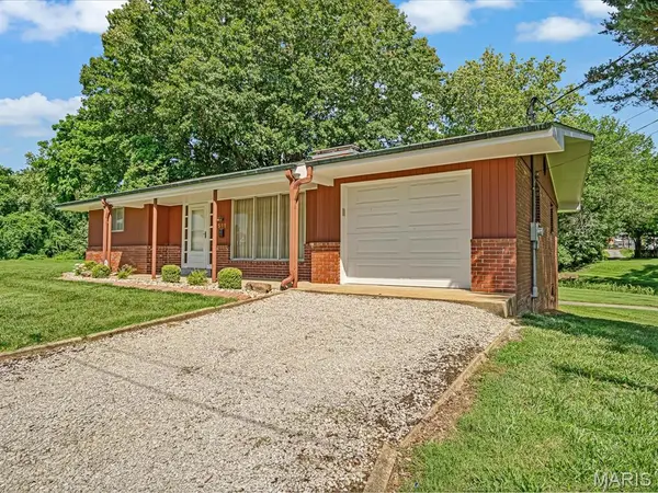 511 S 10th ST, Belleville, IL 62220