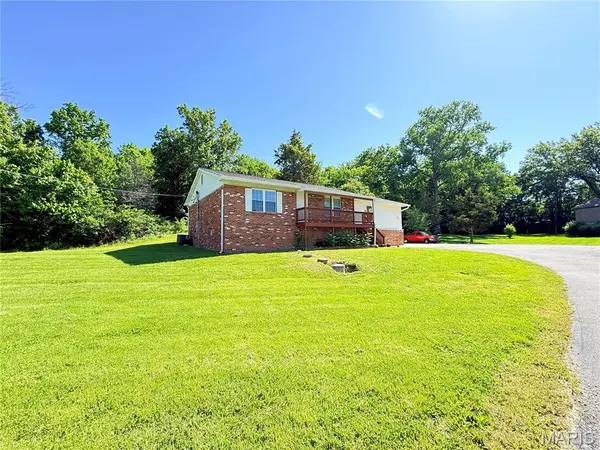1721 Vandover RD, Fenton, MO 63026