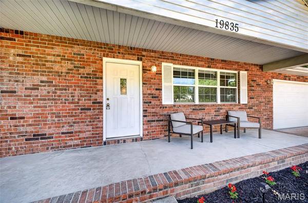 19835 Stamper LN, Waynesville, MO 65583