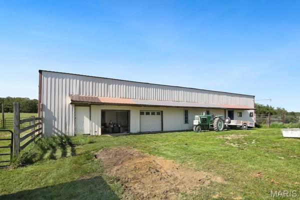 385 Woods Farm RD, Sullivan, MO 63080