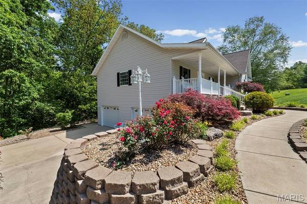 201 Estate DR, Chester, IL 62233