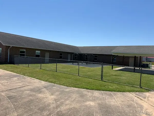 910 Nina ST, Dexter, MO 63841