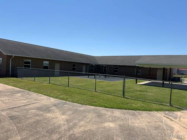 910 Nina ST, Dexter, MO 63841