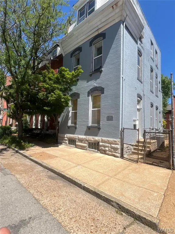1907 Lynch ST, St Louis, MO 63118