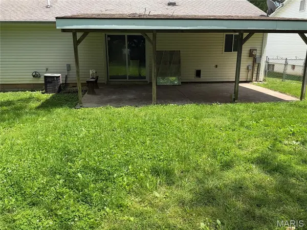 2505 Ambelwood LN, O'fallon, MO 63368