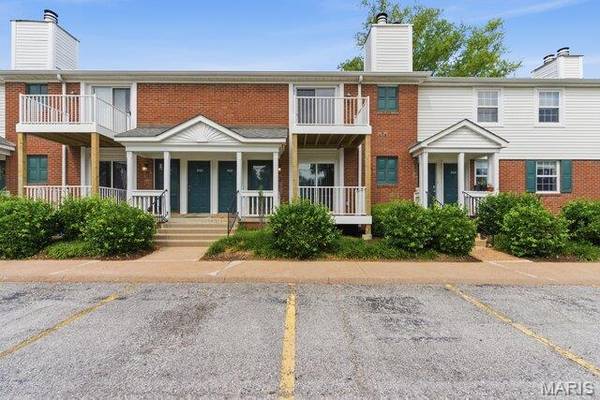 9129 Wrenwood LN, Brentwood, MO 63144