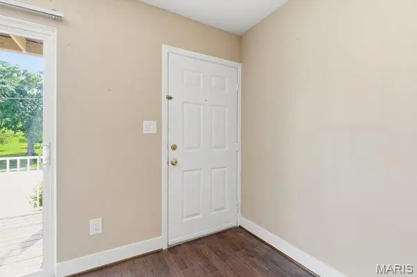 9129 Wrenwood LN, Brentwood, MO 63144