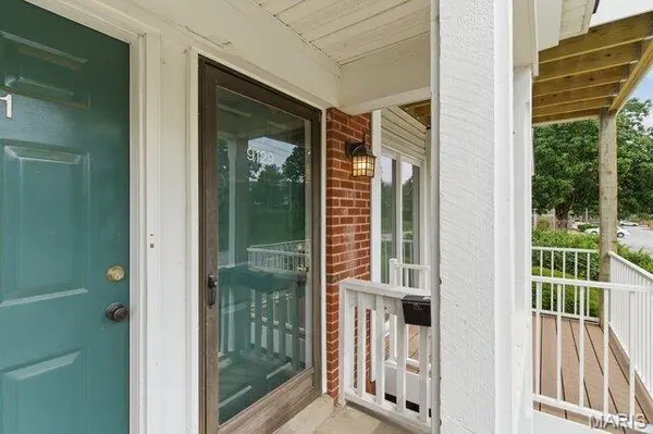 9129 Wrenwood LN, Brentwood, MO 63144
