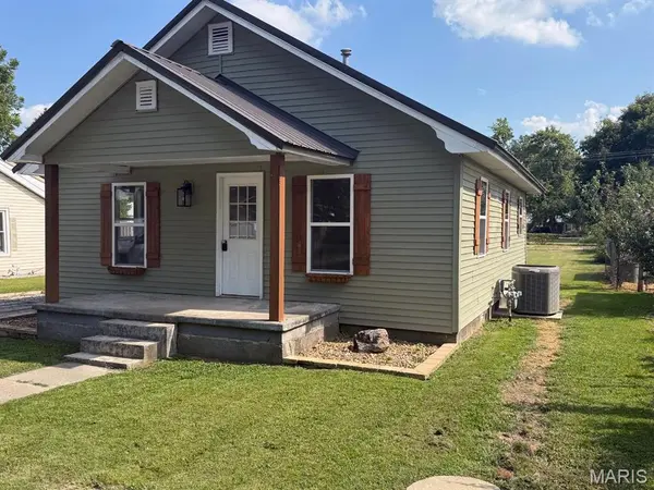 1308 E Oak ST, Dexter, MO 63841