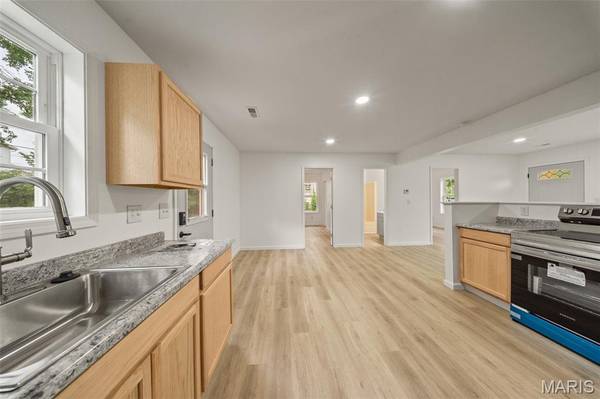 607 E 11th ST, Rolla, MO 65401