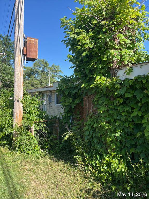 8330 Red Fir Dr, St Louis, MO 63134