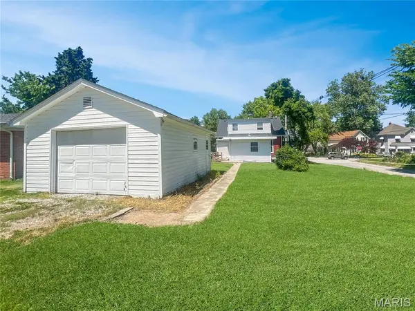 528 E Main ST, Collinsville, IL 62234