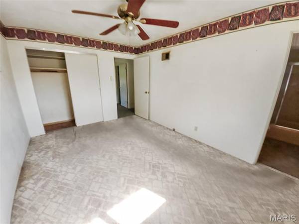 1146 Hawkstone LN, St Louis, MO 63125