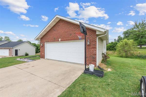 180 Glen Oak DR, Jackson, MO 63755