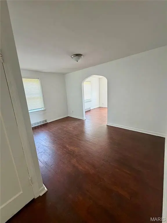 7047 Florence PL, Jennings, MO 63136