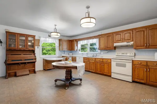 2099 Thunderbluff RD, St Clair, MO 63077