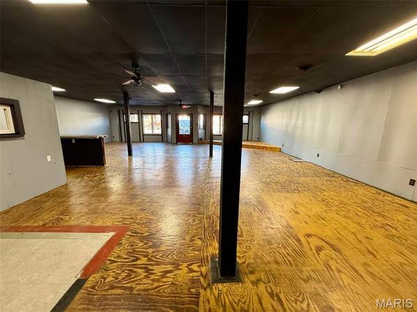 362 E Pine ST, Bourbon, MO 65441