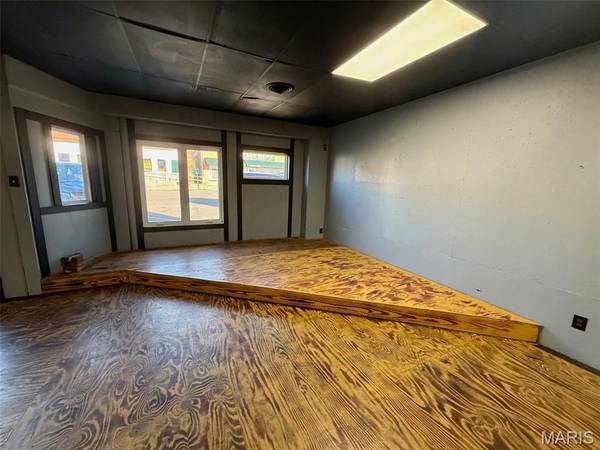 362 E Pine ST, Bourbon, MO 65441