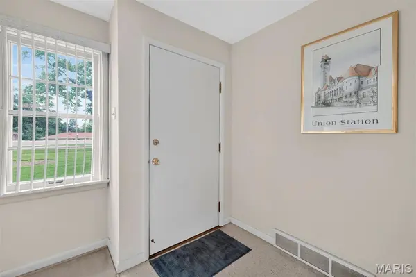 11147 Olive BLVD, Creve Coeur, MO 63141