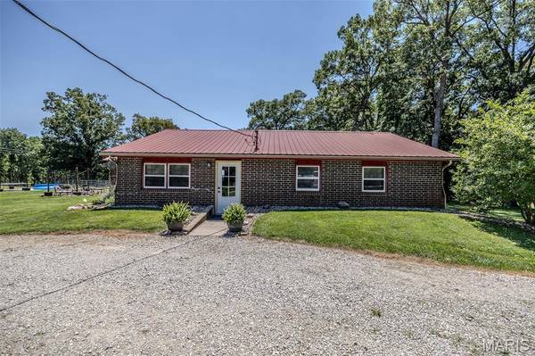 2962 County Road 496, New Bloomfield, MO 65063