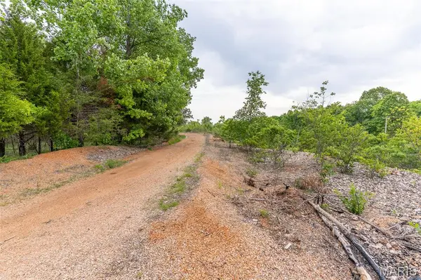 000 Warden Lake DR, Mineral Point, MO 63660