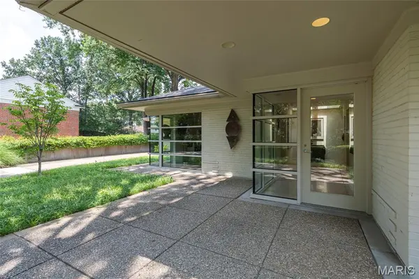 9005 Greenridge DR, Richmond Heights, MO 63117