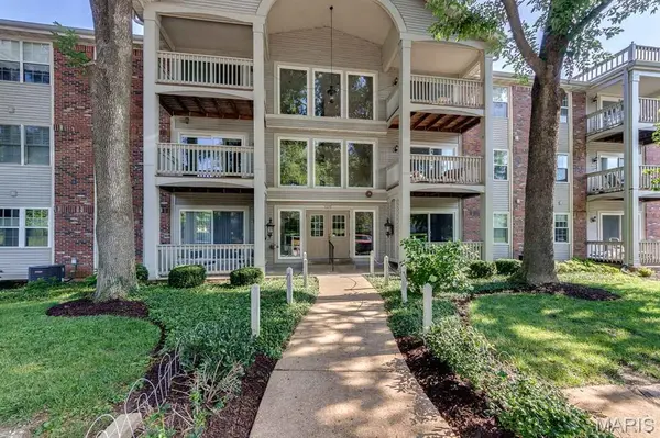 5375 N Kenrick Parke DR #208, Shrewsbury, MO 63119