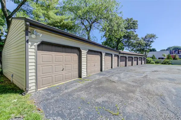 1308 Glendale Gardens DR #A, Kirkwood, MO 63122