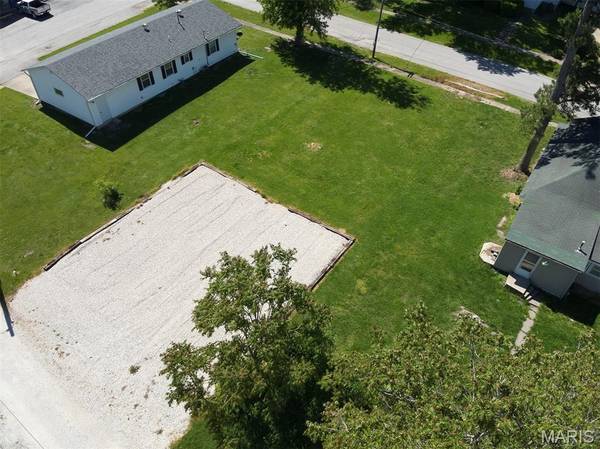 207 Jefferson ST, Perry, MO 63462