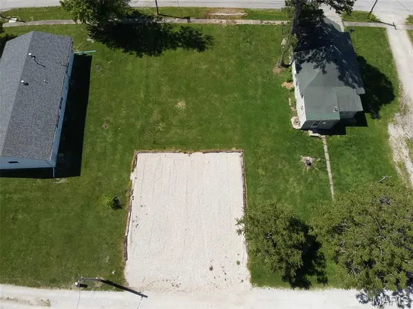 207 Jefferson ST, Perry, MO 63462