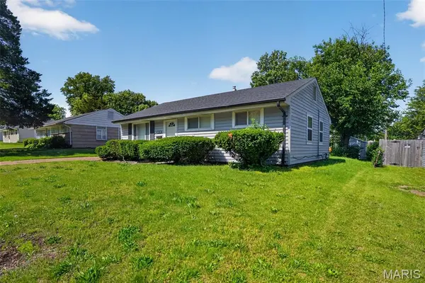 5563 Winchelsea DR, St Louis, MO 63121