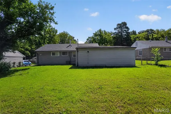 5563 Winchelsea DR, St Louis, MO 63121