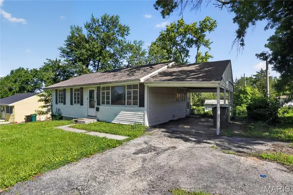 7709 Paddington DR, St Louis, MO 63121