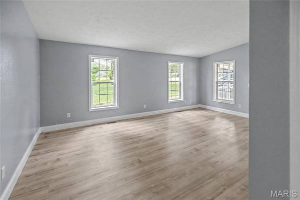 6 S Martin ST, Salem, MO 65560